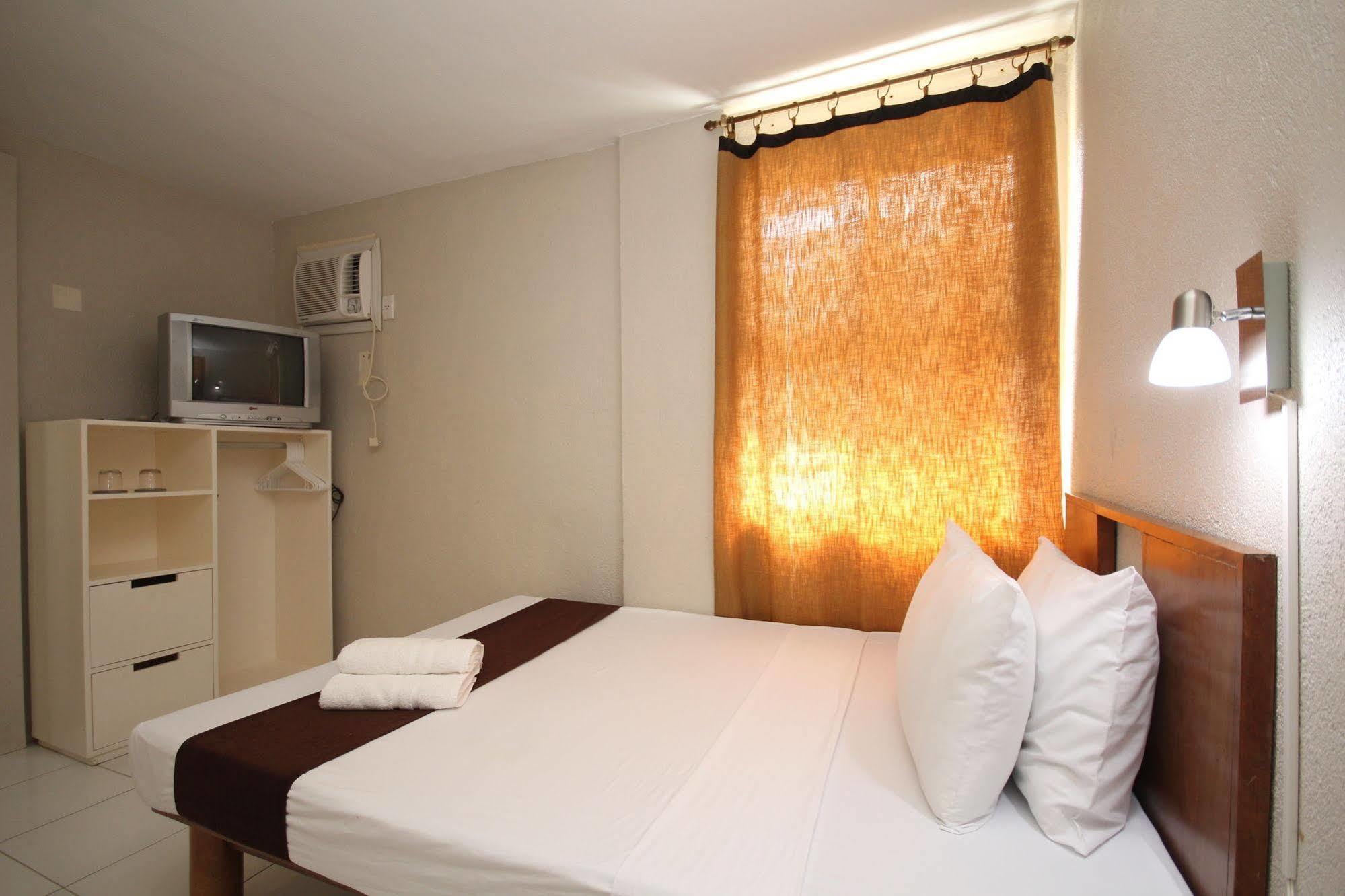 Mr Holidays Hotel Balabag  Exterior photo